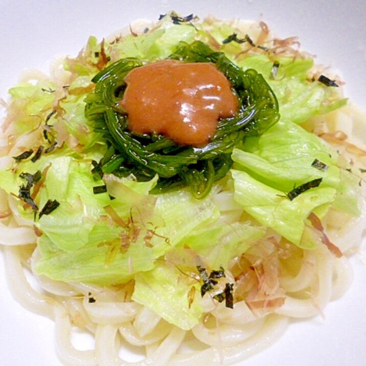 冷凍うどん！明太子ソースとめかぶのサラダうどん